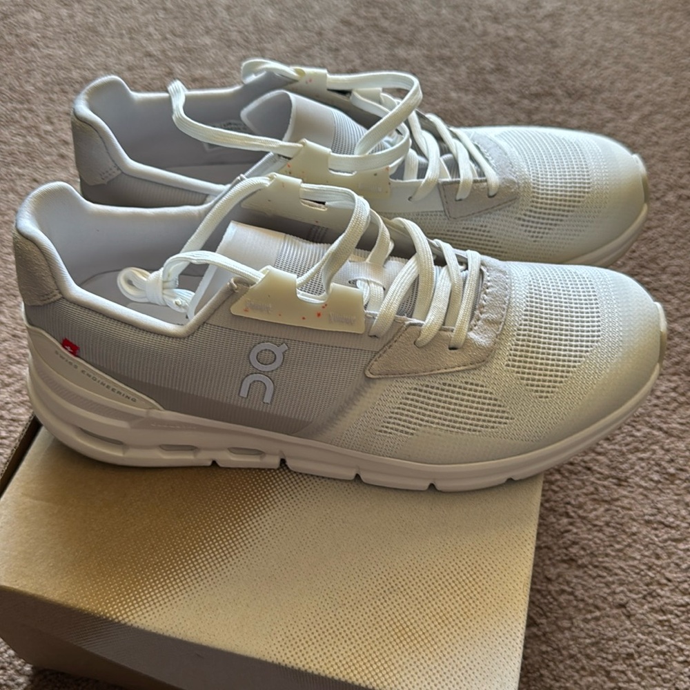 On cloudrift woman’s undyed white/frost shoe